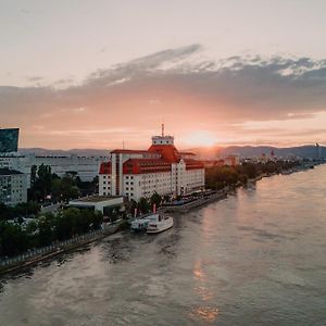 Hilton Vienna Danube Waterfront